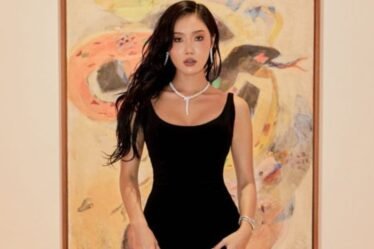 Hwasa reveals comeback plans.